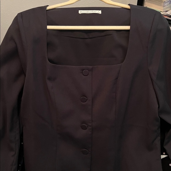 Abercrombie & Fitch black button-up, square neck, blazer top in Large - Picture 2 of 3